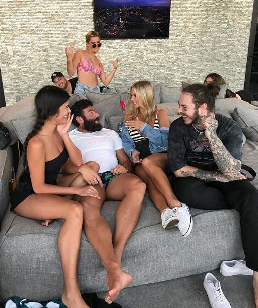 Dan Bilzerian parasını veren herkese evini açacak - Resim: 4