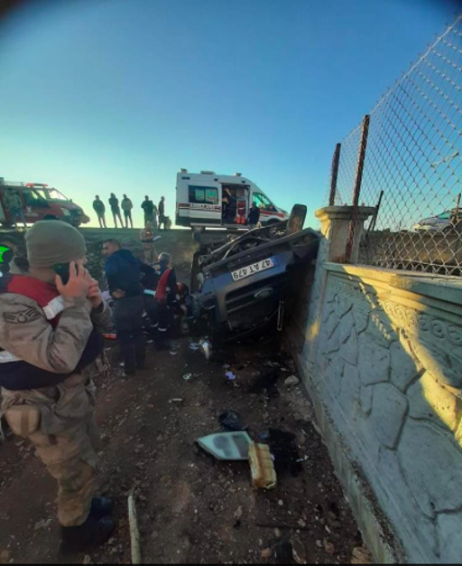 Mardin'de feci kaza servis aracı devrildi! 5 kişi öldü 6 yaralı var - Resim: 3