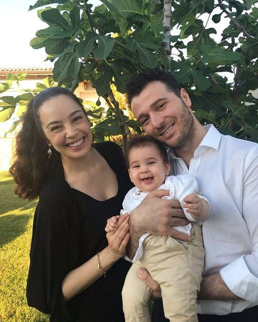 Azra Akın bebeği Demir'in ilk adımlarını paylaştı Keşan'lı Atakan Koru ile evli - Resim: 1