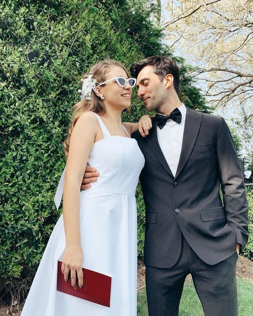 Hande Erçel: 'Tam Zamanlı Teyzecilik' notuyla Aylin Mavi ile pozlarını paylaştı! - Resim: 1