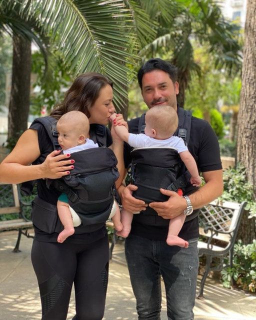 Ezgi Sertel ikizleriyle beraber fotoğrafını paylaştı binlerce beğeni geldi - Resim: 1