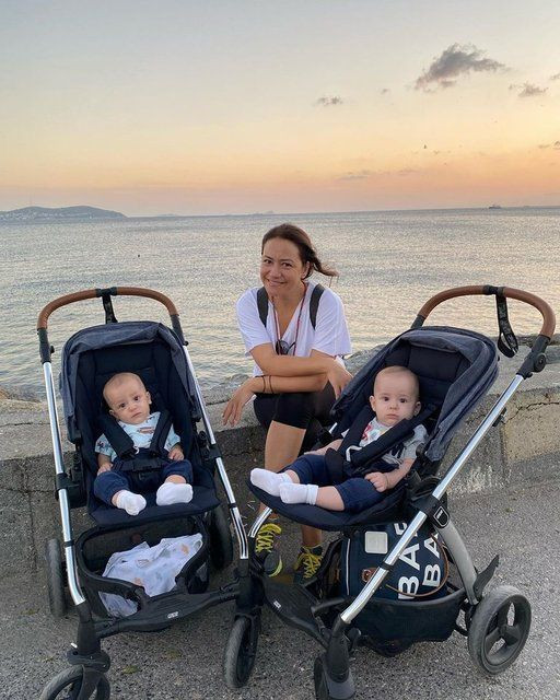 Ezgi Sertel ikizleriyle beraber fotoğrafını paylaştı binlerce beğeni geldi - Resim: 2