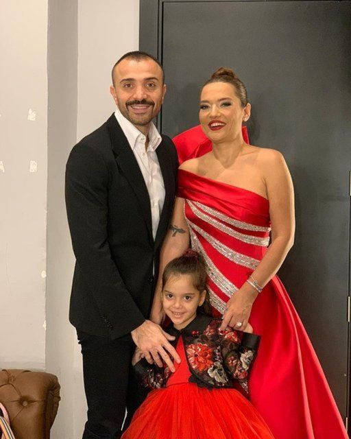 Dekolteye sansür uyguladı! Demet Akalın'ın takımının fiyatı dudak uçuklattı - Resim: 1