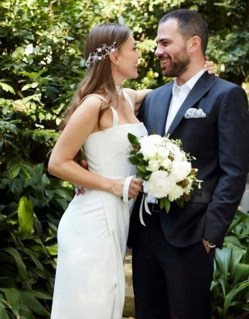 Güzel oyuncu Aslı Enver ilk kez anne oldu! Bebeğine bakın hangi ismi verdi - Resim: 1