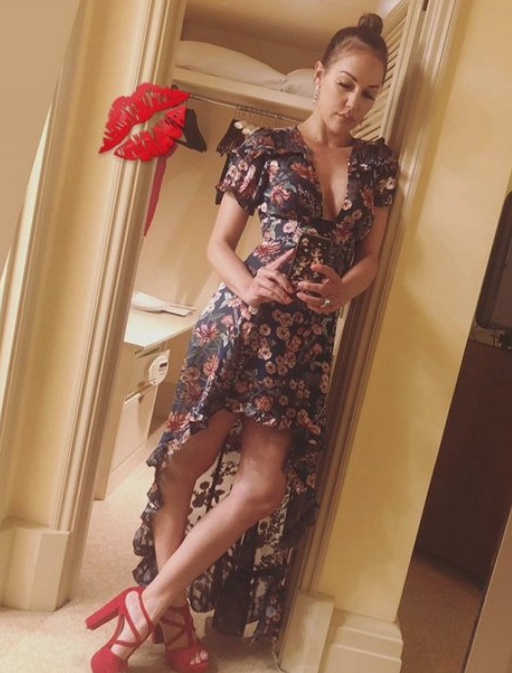 Meryem Uzerli bu sefer etek kaldırdı! Transparan kıyafeti tepki çekmişti - Resim: 4