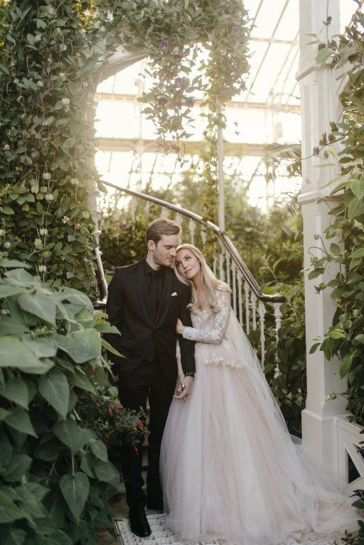 Dünyada en çok takipçisi olan YouTuber PewDiePie evlendi! Sosyal medya yıkıldı - Resim: 2