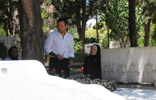 Kemal Sunal mezarı başında anıldı - Resim: 1