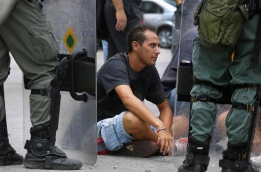 Maaşlarını alamayınca isyan çıkardılar! - Resim: 2