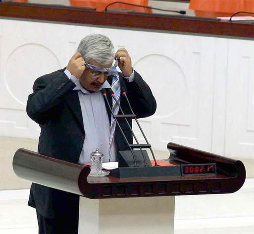 Uras itaatsizlik edip meclisi karıştırdı - Resim: 2