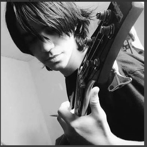 Deney yaparken ellerini kaybetti hayallerinden vazgeçmedi - Resim: 1