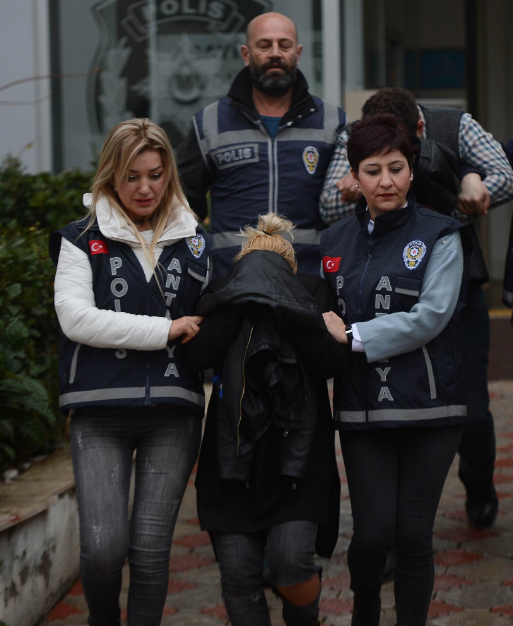 'Kocam evde yok' diye eve çağırıp uygunsuz görüntülerini çekti - Resim: 3