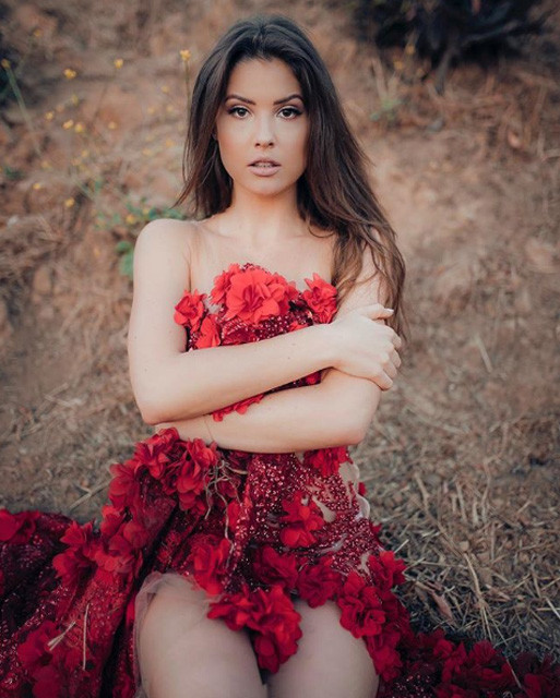 Cesur pozlarıyla ünlü yenge Türk ordusunu göreve çağırdı! - Resim: 4