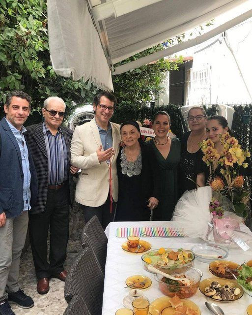 Kırmızı Oda'nın eski yıldızı Sevinç Erbulak ile Volkan Cengen evleniyor nişanlandılar - Resim: 4