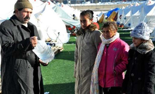 Depremzedelerin suyu bile dondu - Resim: 3