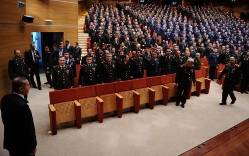 O sır konuşmanın fotoğrafları - Resim: 2