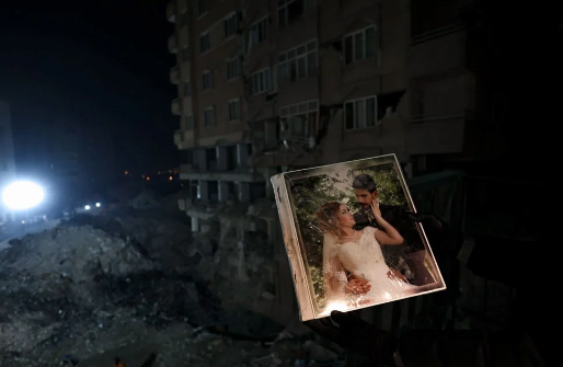 Hepsi Ebrar Sitesi'nin enkazından çıktı, fotoğraf albümleri görenleri duygulandırdı - Resim: 3