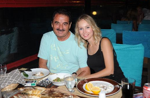 Dostu düşmanı çatlatacak poz! - Resim: 2