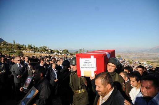 Şehit oğluna böyle seslendi! - Resim: 1