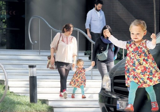 Meryem Uzerli'nin kızı Lara ilk kez görüntülendi - Resim: 3