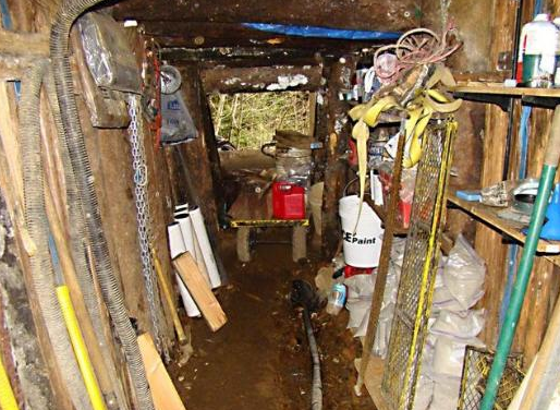 8 yılda yaptığı sığınakta 22 saatte öldü! - Resim: 2