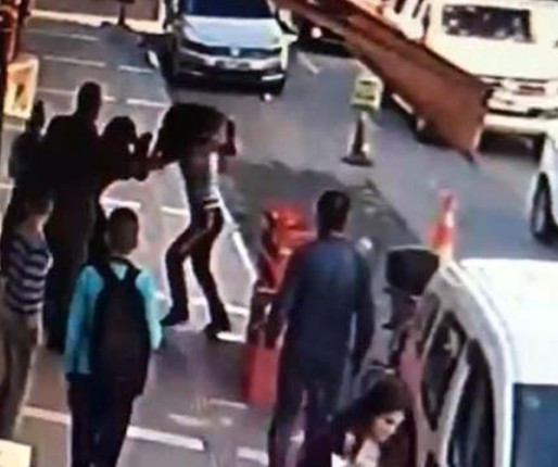 Tam bir felaket! Kızkardeşin ablasına yaptığına bakın - Resim: 2