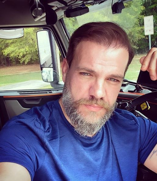 ABD'de tır şoförü olan ünlü oyuncu Tolga Karel şimdi de ceset taşıyor - Resim: 2