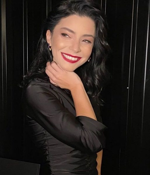 Merve Boluğur YouTube kanalıyla yetinmedi yeni bir mesleğe el attı şoke etti - Resim: 1