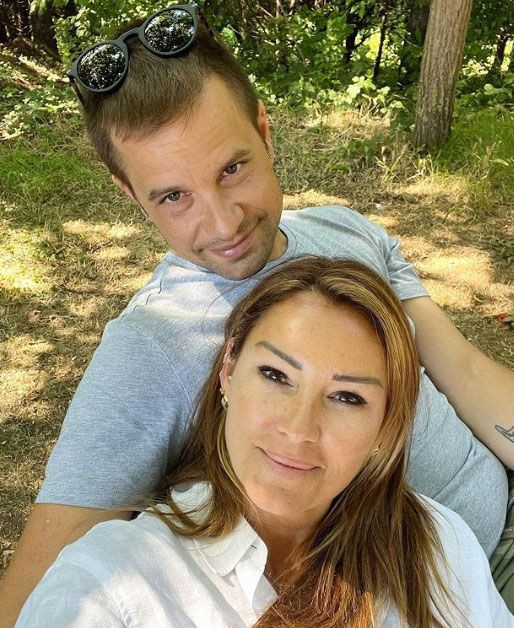 Oyuncu Pınar Altuğ teknede amuda kalktı, o pozlar sosyal medyayı salladı! - Resim: 1