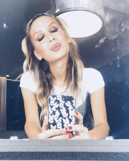 İrem Derici: "Öpme işlemine evimin duvarları ile başladım" - Resim: 1