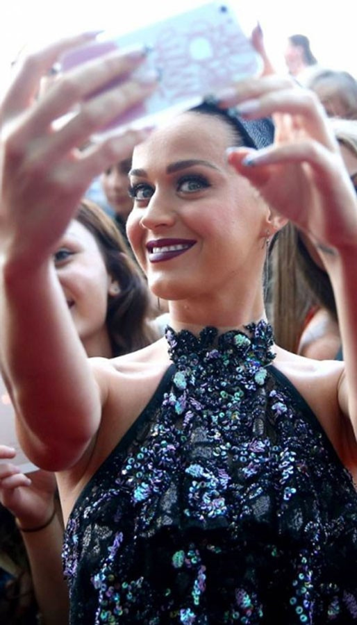 Dünyaca ünlü manken selfie için dakikalarca uğraştı ama... - Resim: 2