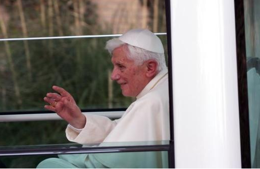 Papa'ya görülmemiş koruma - Resim: 2