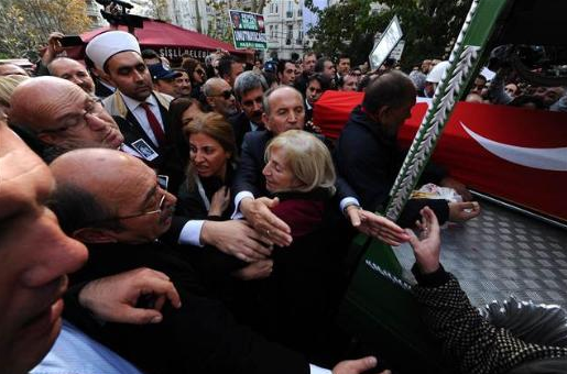 Nejat Uygur'un cenazesinde izdiham - Resim: 2