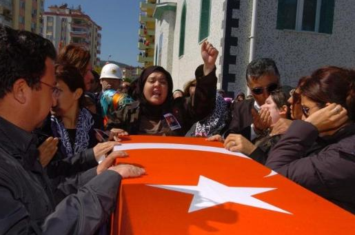 Şehit cenazeleri yürekleri dağladı - Resim: 2