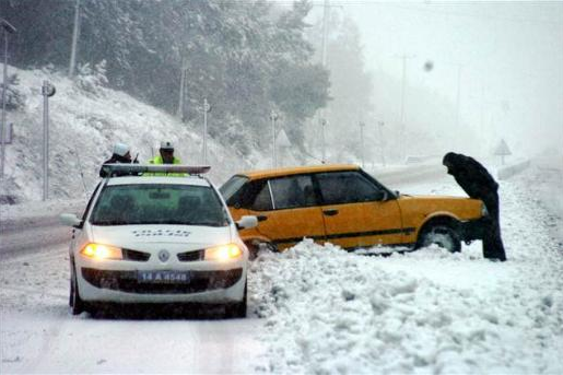 Bolu Dağı otoyolunda yılın ilk kar çilesi  - Resim: 3