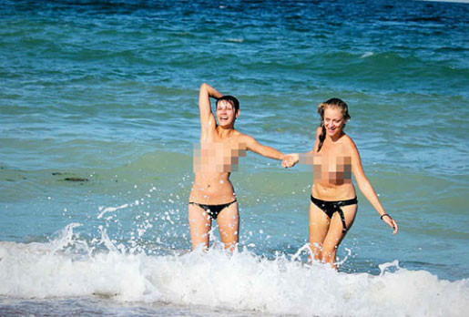 Tabuları yıktılar çıplak tatil yapıyorlar - Resim: 4