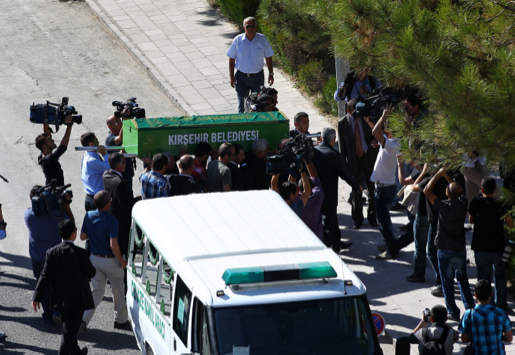Cenazedeki büyük ayıp Twitter'ı yıktı - Resim: 3
