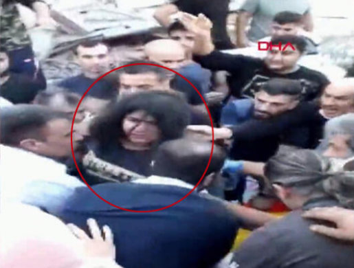 İzmir'de zamana karşı yarış! Enkaz altından bir kişi daha çıkarıldı - Resim: 0