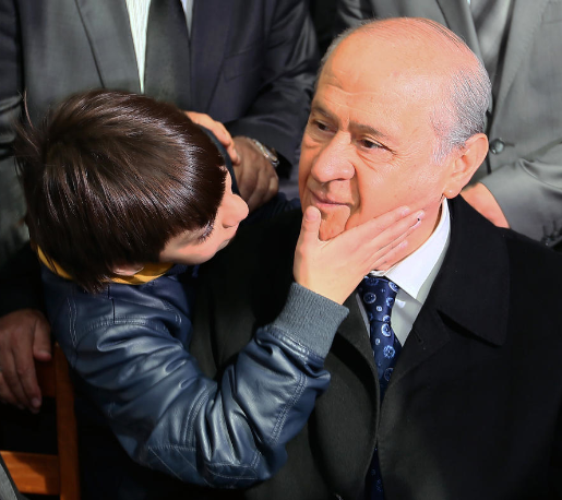 Bahçeli'yi sevgiye boğan çocuk - Resim: 2