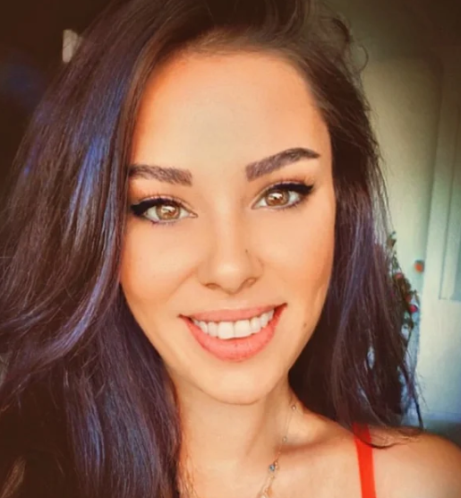 Her şey sabah ezanında başladı Tuğçe Tayfur tesettüre girdi desteklediği partiyi de açıkladı - Resim: 3