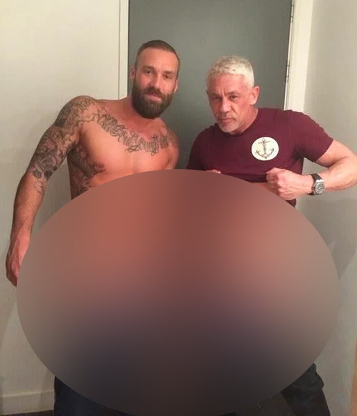 Cinsel organlarına çorap takıp çırılçıplak fotoğraf paylaştılar dünya şoke oldu ama - Resim: 4