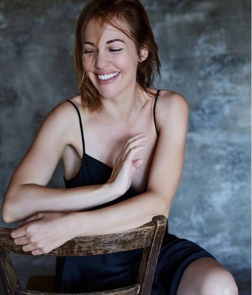 Meryem Uzerli derin göğüs dekoltesiyle olay yarattı sosyal medyadan paylaştı - Resim: 1