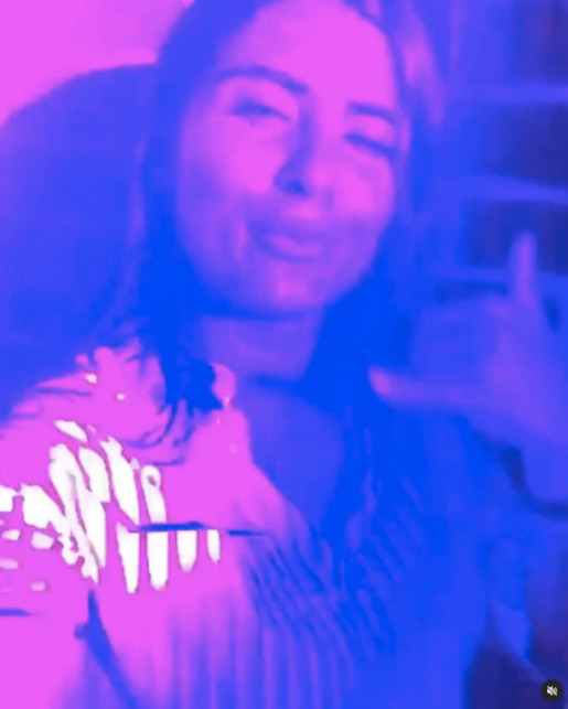 Hanife Gürdal inat yapar gibi paylaştı! Kocasıyla yarı çıplak... "Edebiniz de kalmamış" - Resim: 3