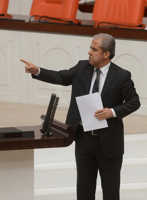 Meclis'te kavga çıktı! Şov yapma terbiyesiz! - Resim: 1