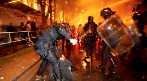 Gürcistan kan ve kaosa teslim - Resim: 1