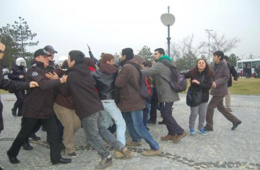 Polis Davutoğlu'na yumurta saldırıyı affetmedi - Resim: 3