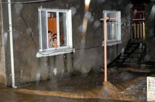 İstanbul sular altında kaldı! - Resim: 2
