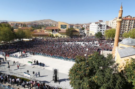 Cenazedeki büyük ayıp Twitter'ı yıktı - Resim: 4