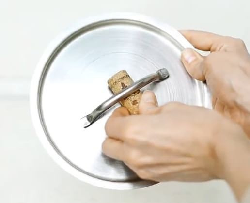 Düşünmeden çöpe attığımız şişe mantarı ile öyle bir şey yaptı ki... - Resim: 3