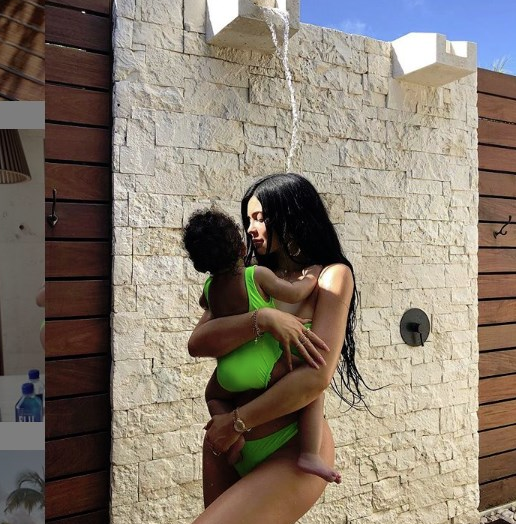 Kylie Jenner'ın bikinili fotoğraflarına eleştiri yağmuru - Resim: 1