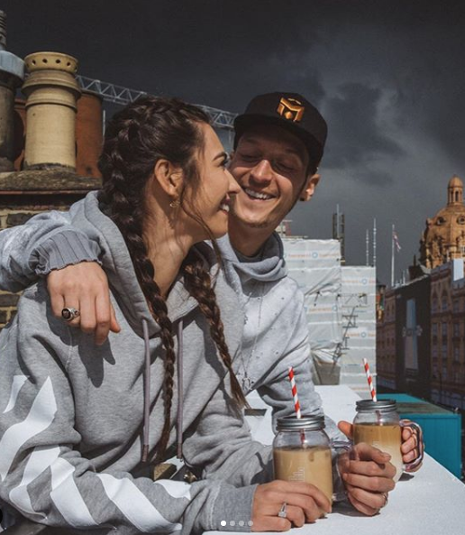 Amine Gülşe ve Mesut Özil dünya evine giriyor! Amine Gülşe'nin olay bekarlığa vedası - Resim: 1